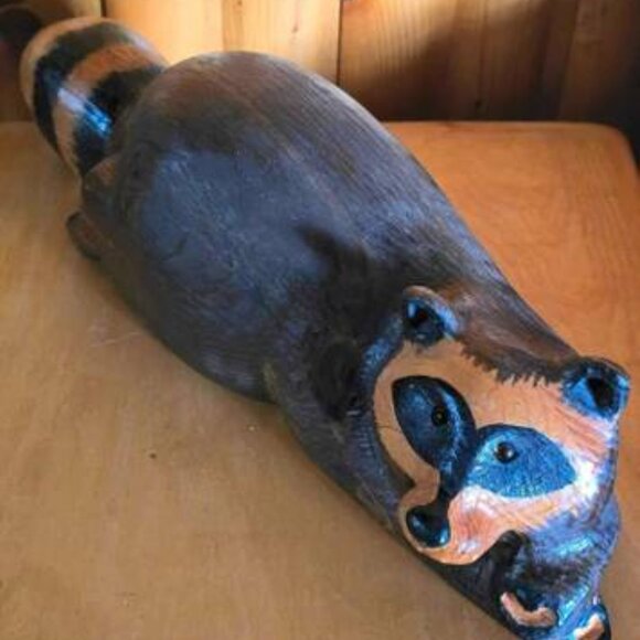 Big Sky Carvers Jeff Fleming Pine Wood Carved Ricky Raccoon Sculpture Bearfoots - Picture 11 of 12